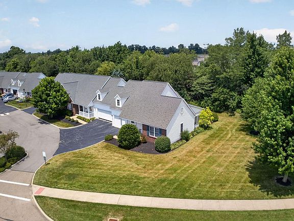 4th image of 292 Village Dr
