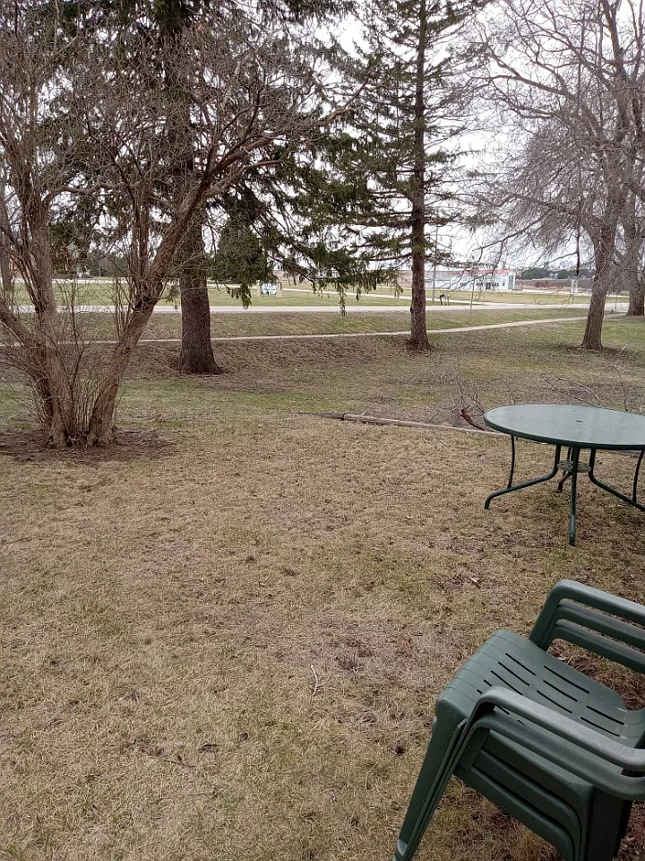 2 bed, 900 sqft, $695 — Photo 2