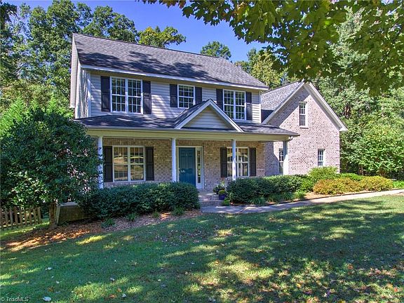 3rd image of 8117 Kelly Oak Dr