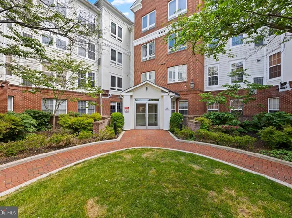 801 S Greenbrier St APT 215, Arlington, VA 22204