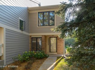 1222 Gulfstream Pkwy, Libertyville, IL