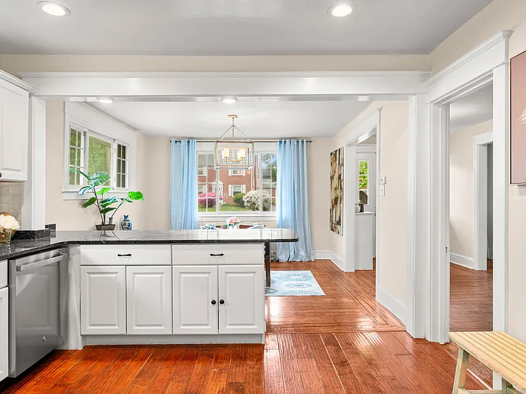 610 Saxer Ave — Photo 13