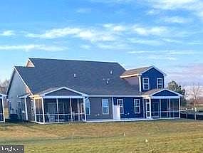 3rd image of 301 Waterside Sq