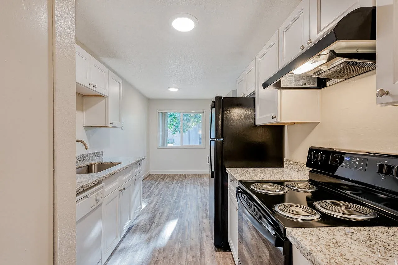 Michael Manor Apartments — Photo 1