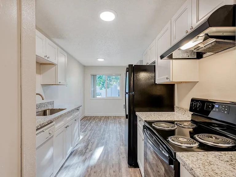 Michael Manor Apartments — Photo 1