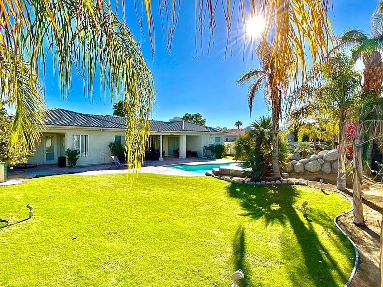 5 Victoria Falls Dr — Photo 1