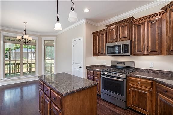 3rd image of 24 Savannah Gln