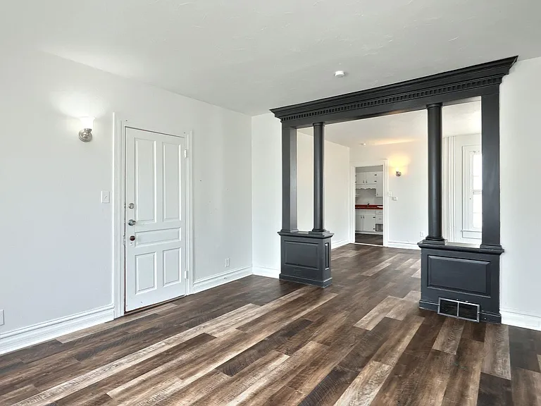 301 N Queen St — Photo 3
