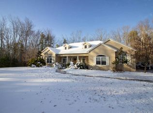 2 Hardy Rd, Falmouth, ME 04105