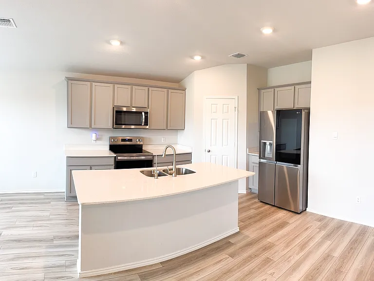 7307 Gilbert Dr — Photo 7