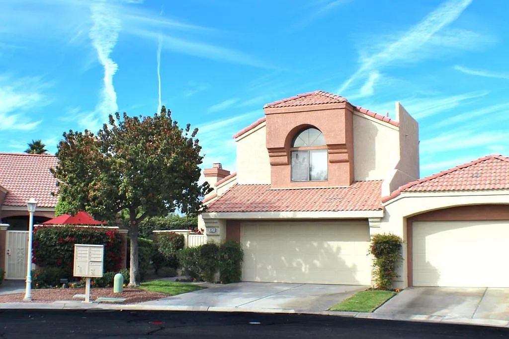 2 bed, 1380 sqft, $2,600 — Photo 1