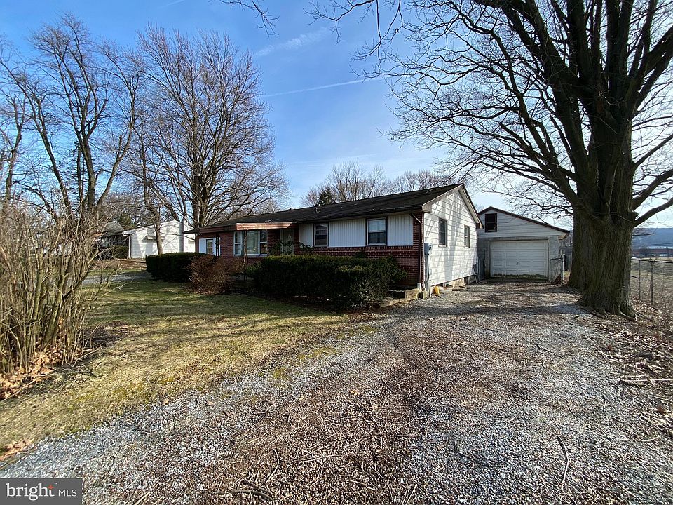 4220 Main St, Elverson, PA 19520 Zillow