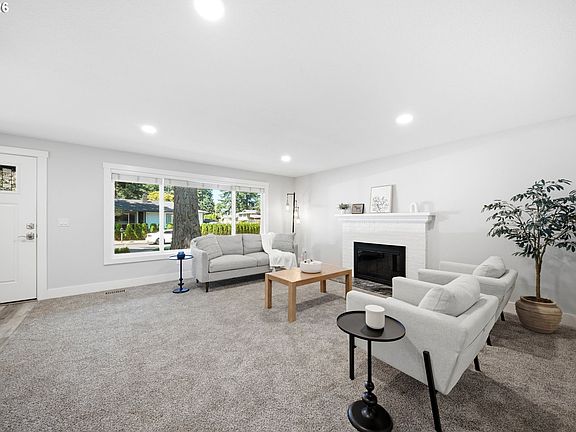 5th image of 712 NE 195th Ave