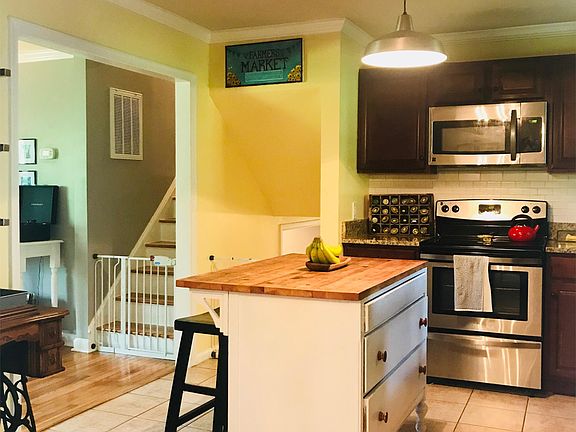 4th image of 305 Dunbar Dr