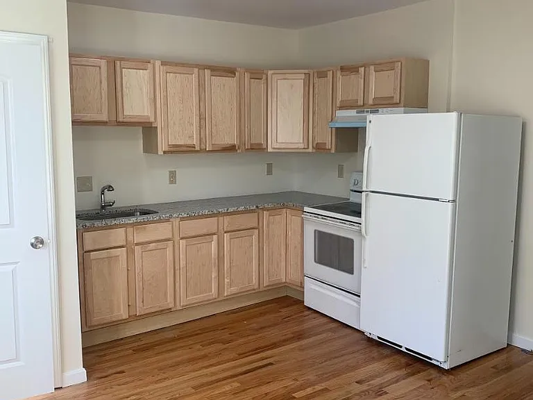 63 Hungerford St — Photo 1