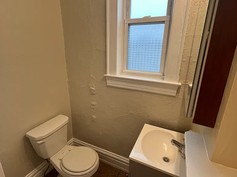 2702 Center St #1 — Photo 9