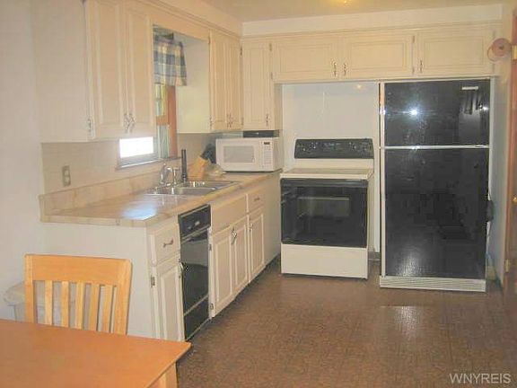5th image of 50 Wrexham Ct N