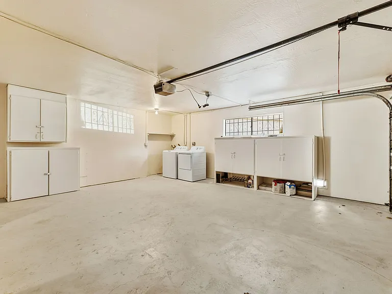 866 Alma Pl — Photo 13