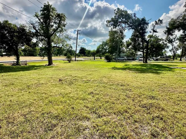 400 Old Angleton Rd, Clute, TX 77531