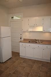 Broad 262 B - Kitchen View 3