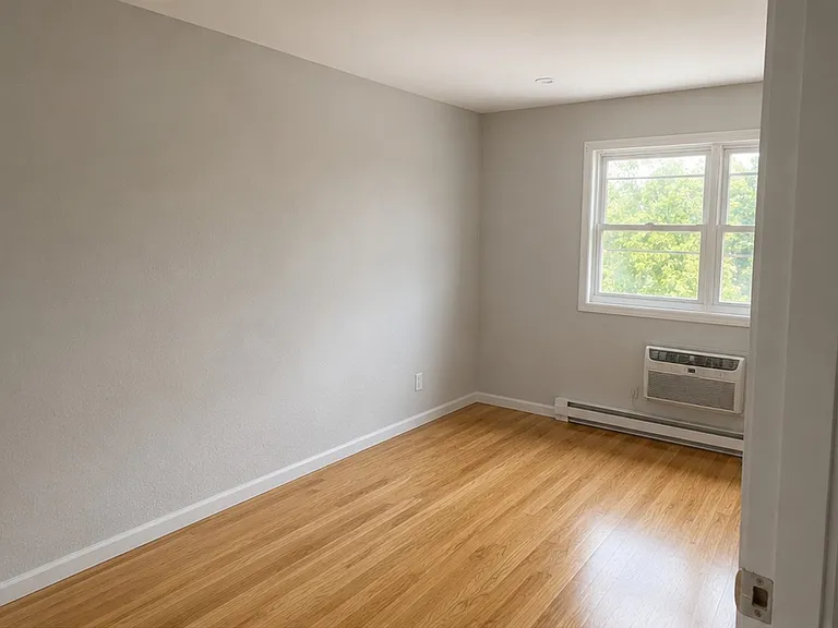300 7th Ave #17 — Photo 9