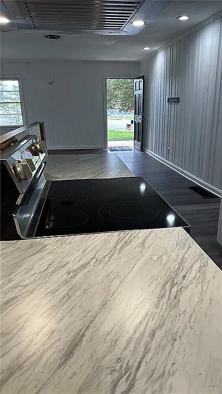3 bed, 1100 sqft, $1,790 — Photo 2