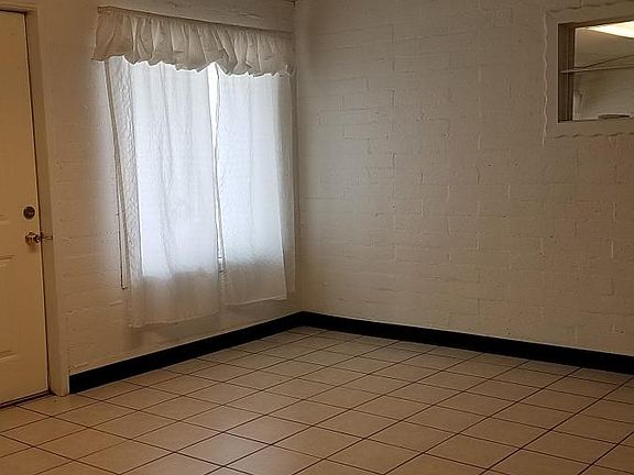 5th image of 110 S Veach Ave
