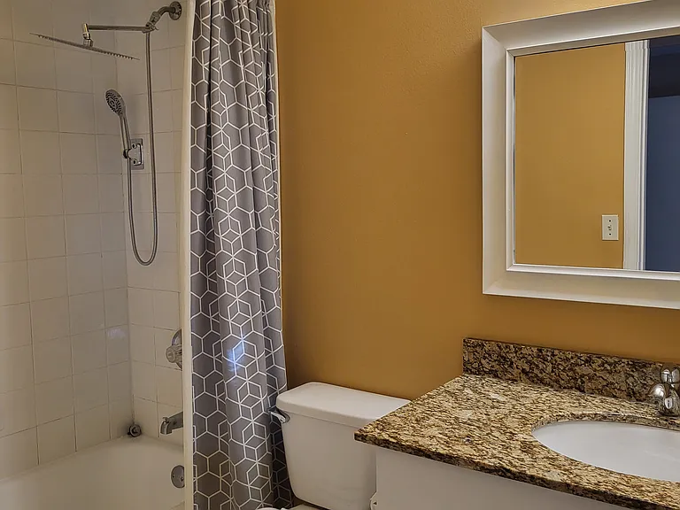 2082 Madeira Dr — Photo 8
