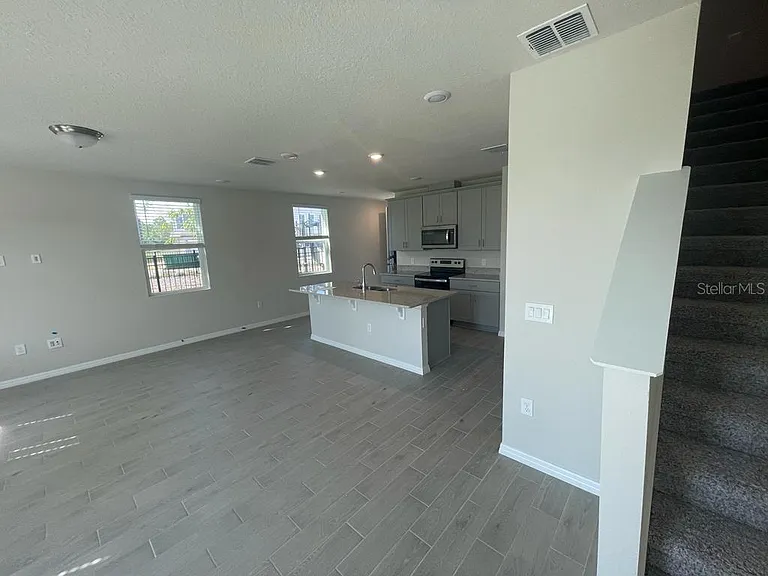407 Legacy Loop — Photo 10