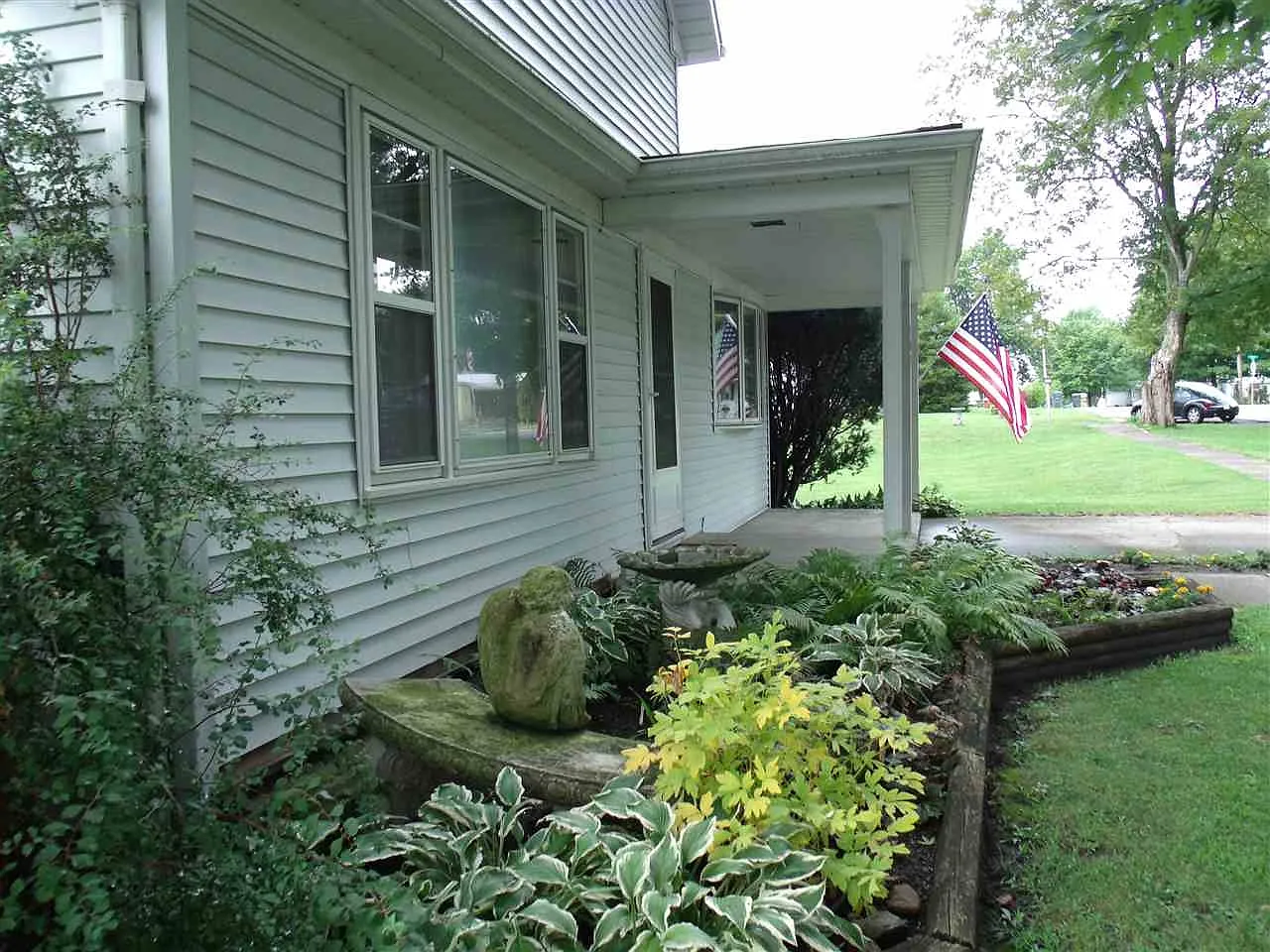 401 W Elm St photo 1