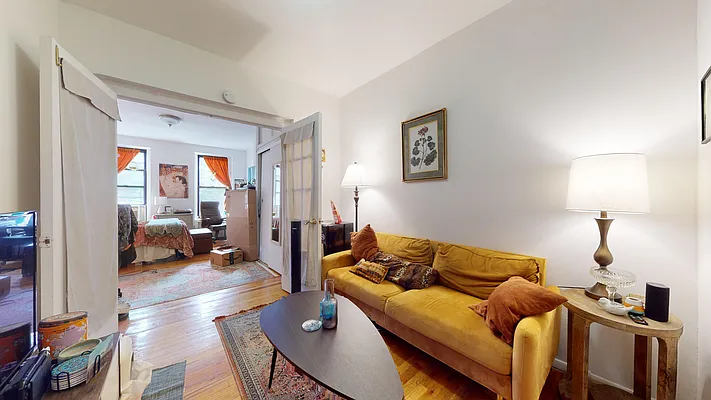 Rented by Bond New York | media 17