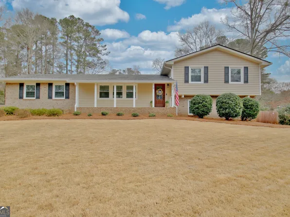 6 Heritage Dr, Newnan, GA 30263