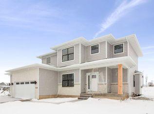 2718 NW 165th St, Clive, IA 50325