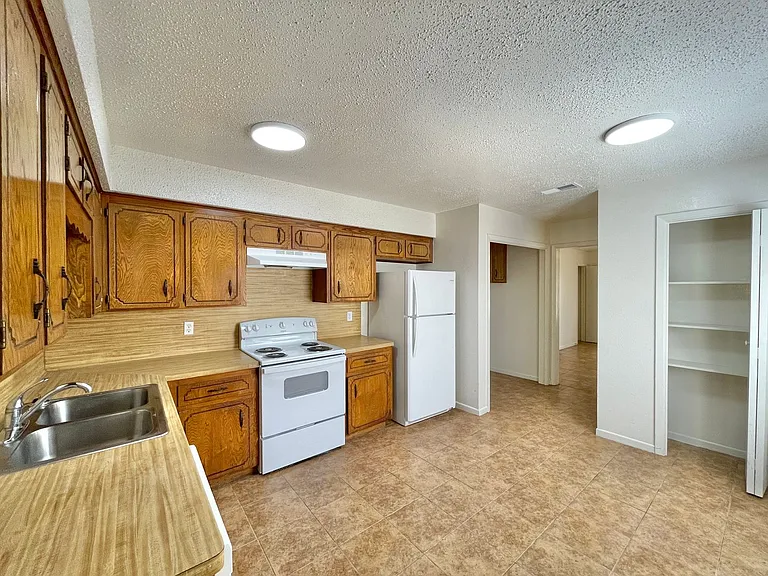 217 E Beeline Ln — Photo 8