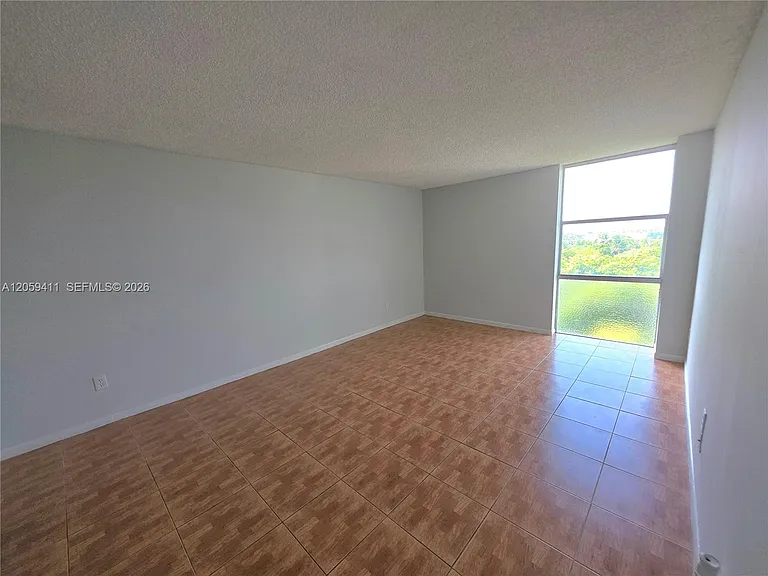 2350 NE 135th St #602 — Photo 4