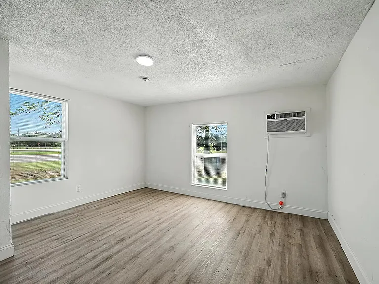 320 T A Carroll Ave — Photo 13