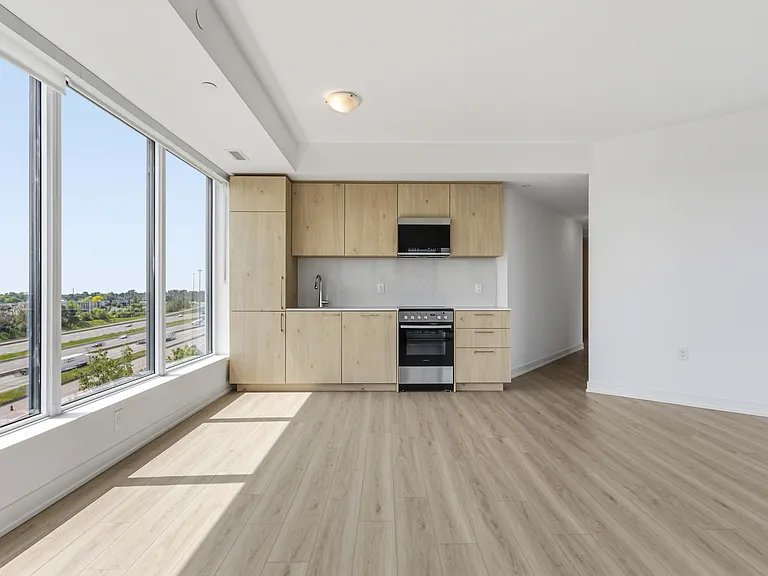 7439 Kingston Rd — Photo 116