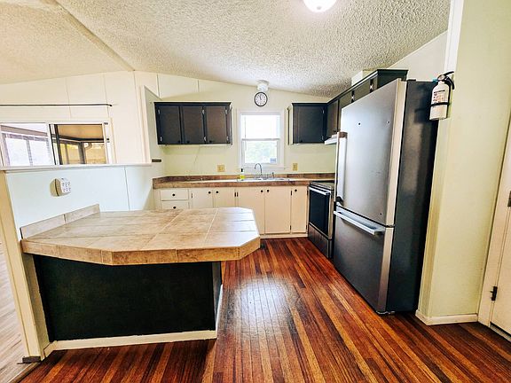 2nd image of 194 Oak Tree Blvd