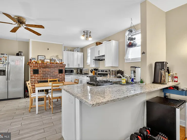 350 Green Ln #1R — Photo 7