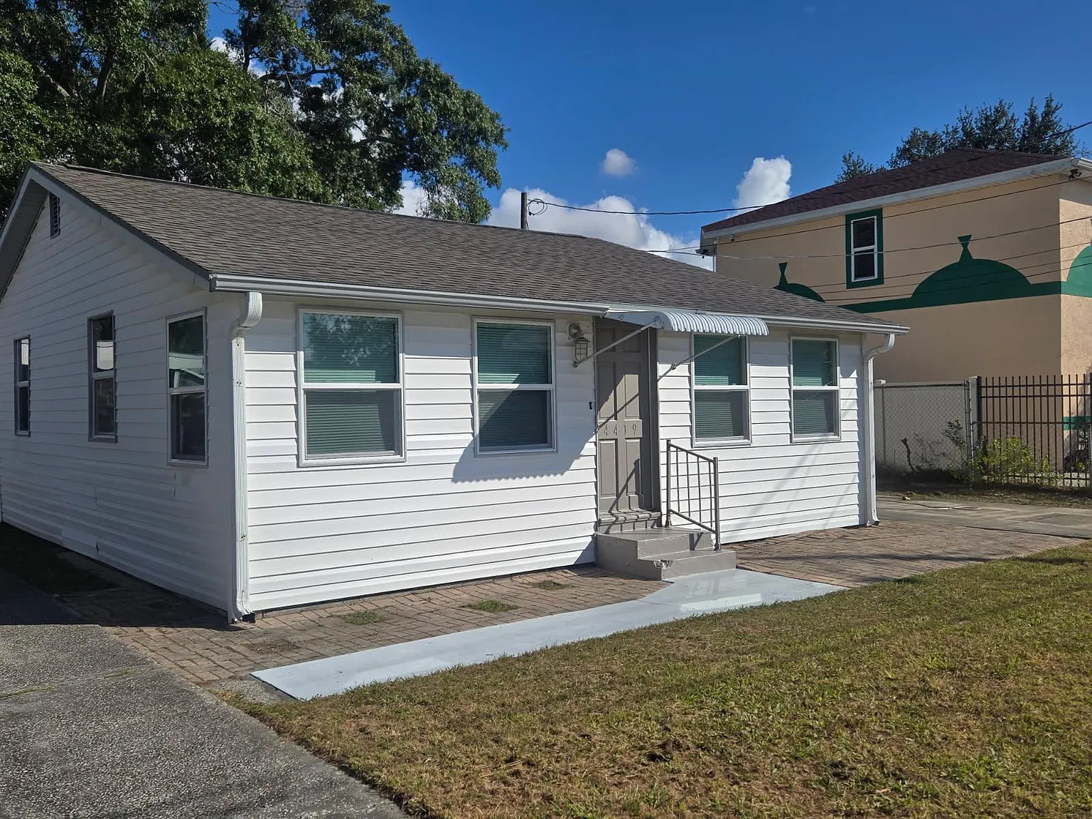 2 bed, 776 sqft, $1,900 — Photo 2