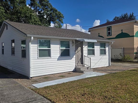 2nd image of 4419 N Clark Ave