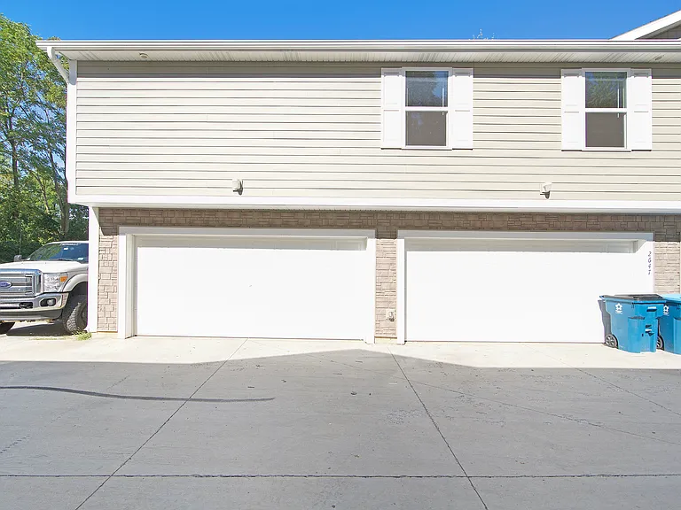 2643 Redwood Ave — Photo 3