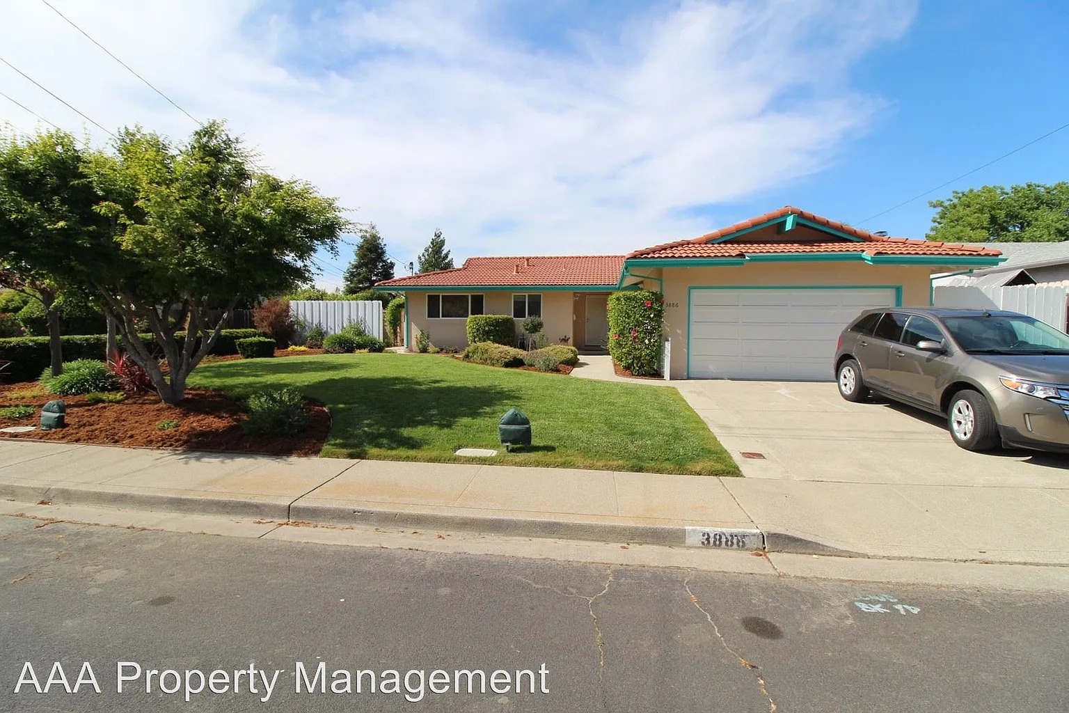3886 Bayview Cir photo 1