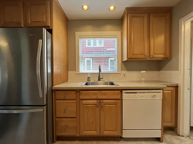 3355 NE 73rd Ave — Photo 6
