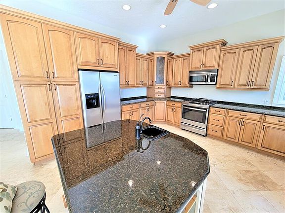 4th image of 803 Harbor Dr