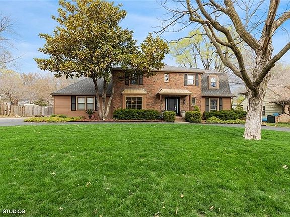 3rd image of 6624 Woodson Dr