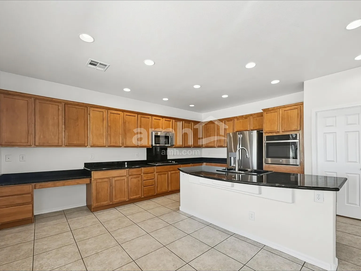 4 bed, 3.5 bath, 2970 sqft, $2,795 — Photo 4