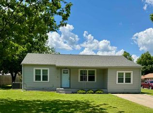 1303 S Main St, Blackwell, OK 74631