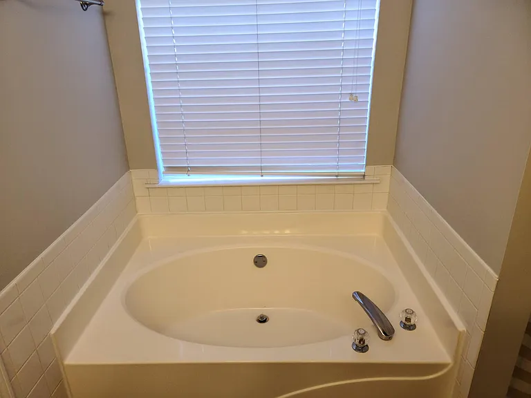 106 Sagamore Ln — Photo 5