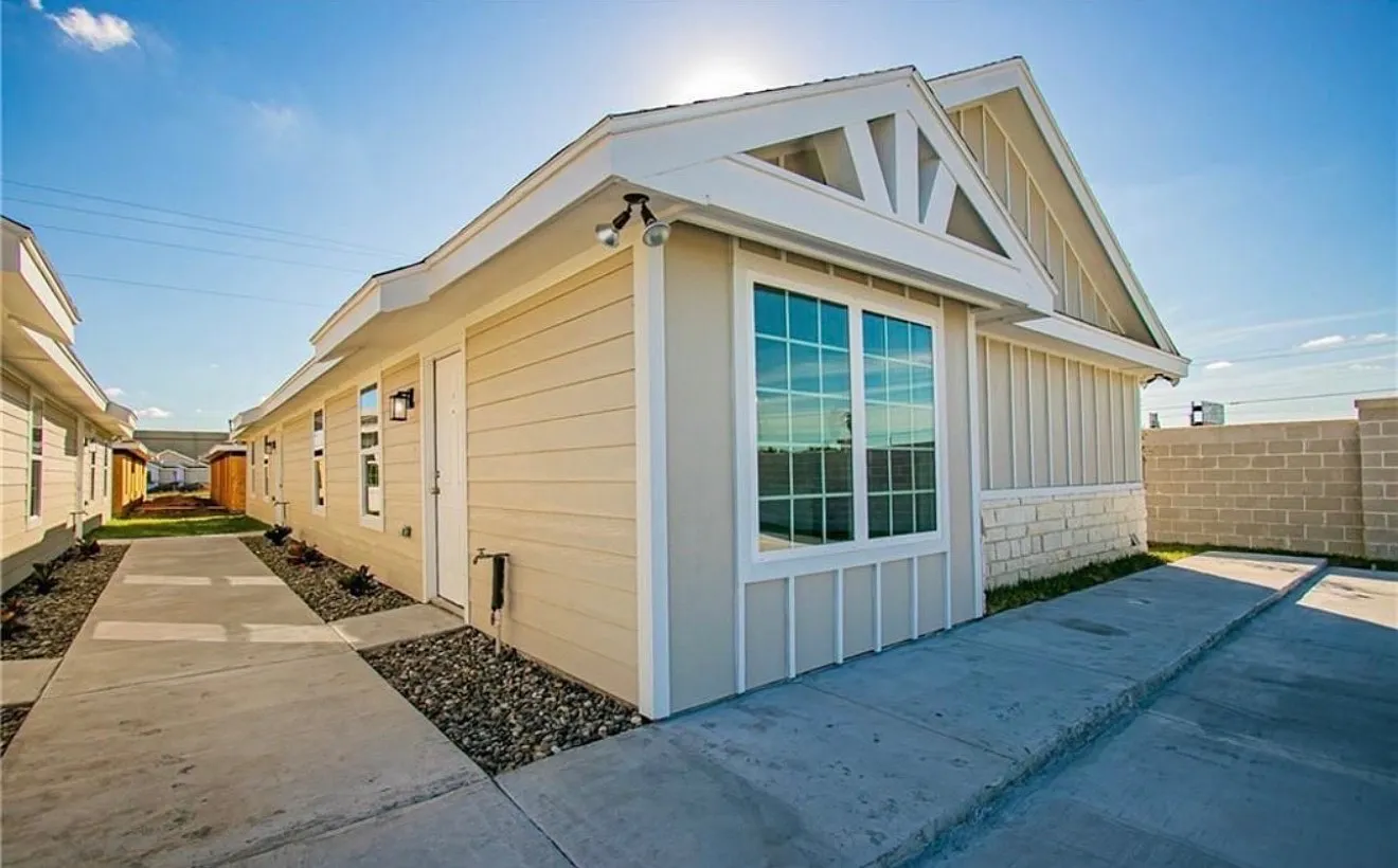 2 bed, 841 sqft, $1,100 — Photo 1